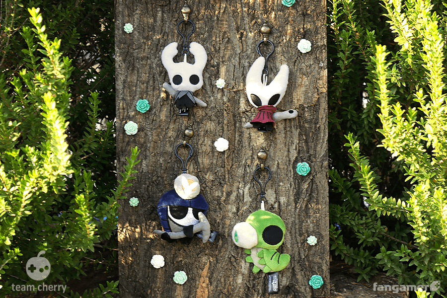 Hollow Knight 」－ イモムシ ぬいぐるみキーホルダー - Fangamer Japan