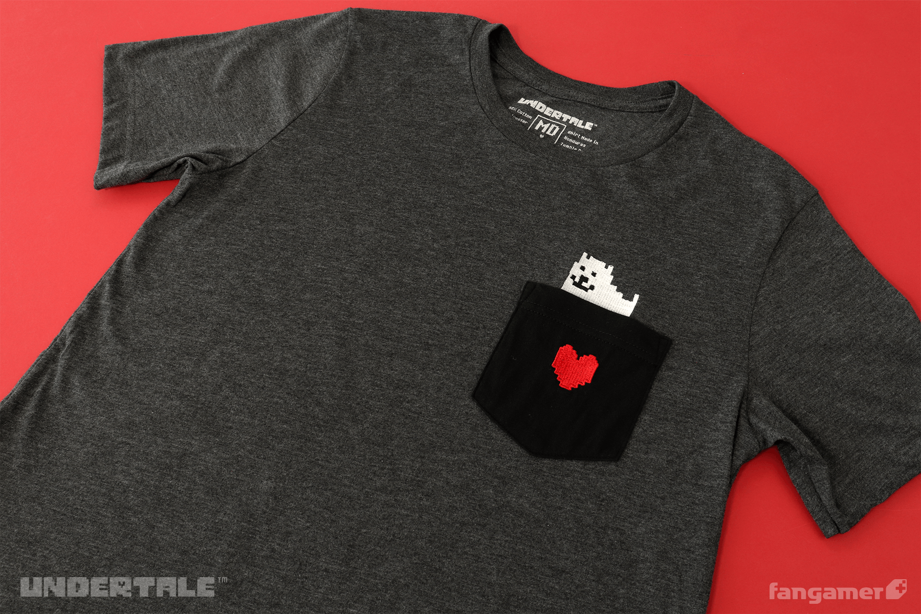 UNDERTALE」－ うざいイヌ ポケットTシャツ - Fangamer Japan