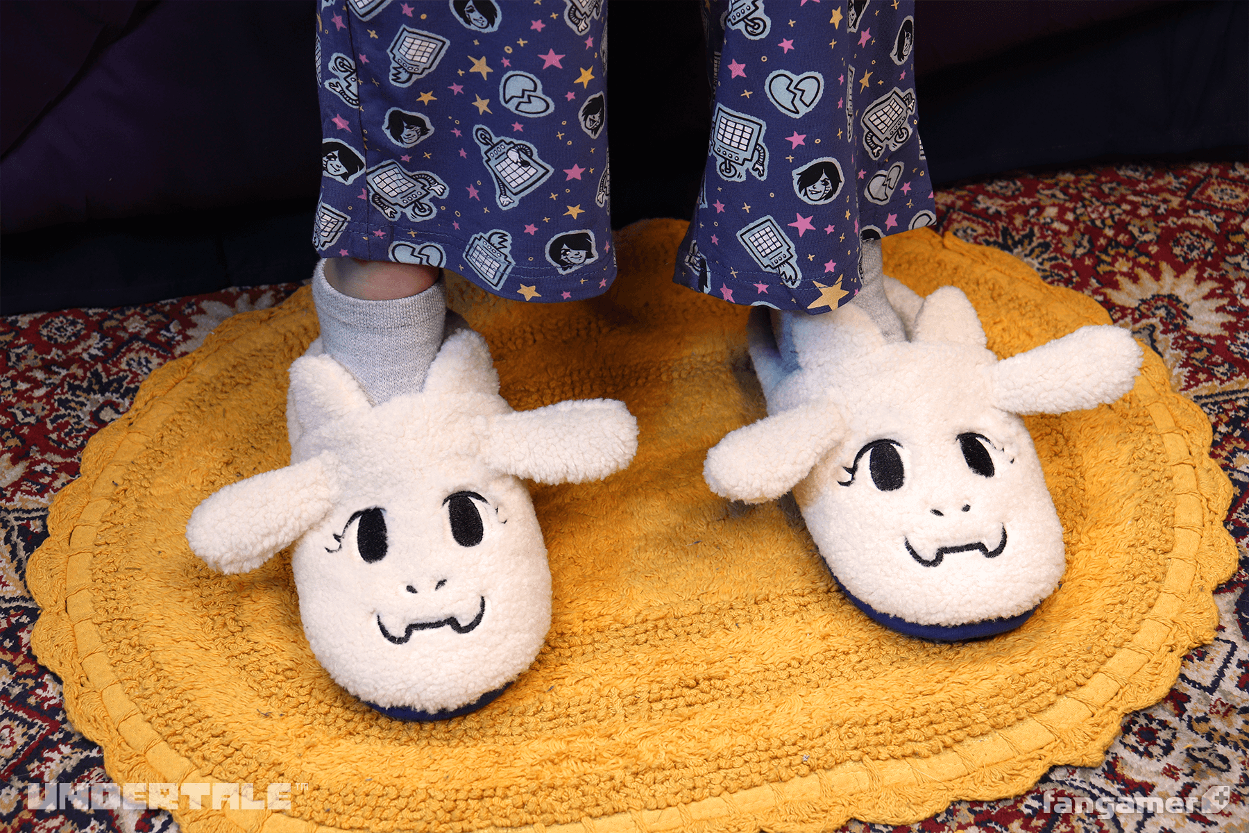 UNDERTALE」－ トリエル スリッパ - Fangamer Japan