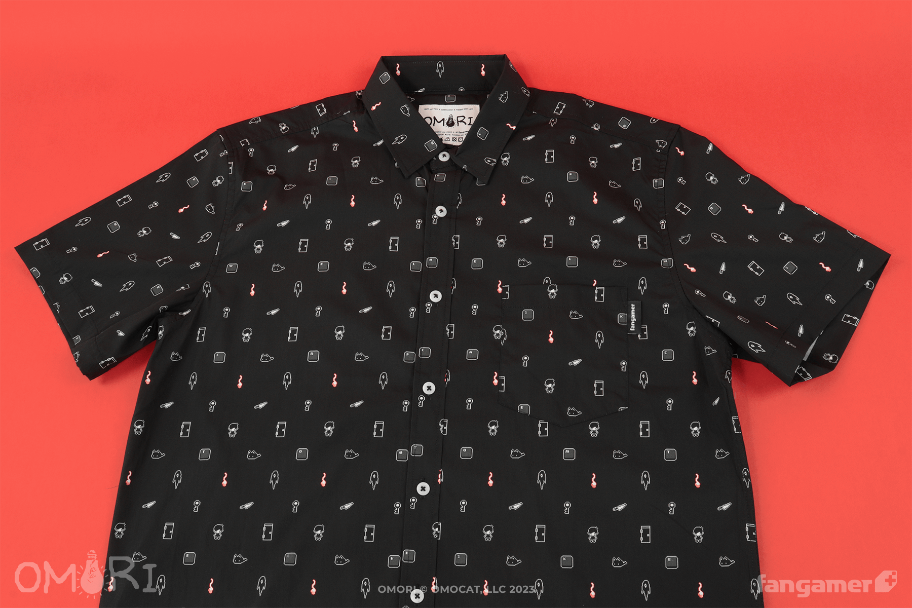 OMORI」- ブラックスペース 半袖シャツ - Fangamer Japan OMORI」- ブラックスペース 半袖シャツ - Fangamer Japan