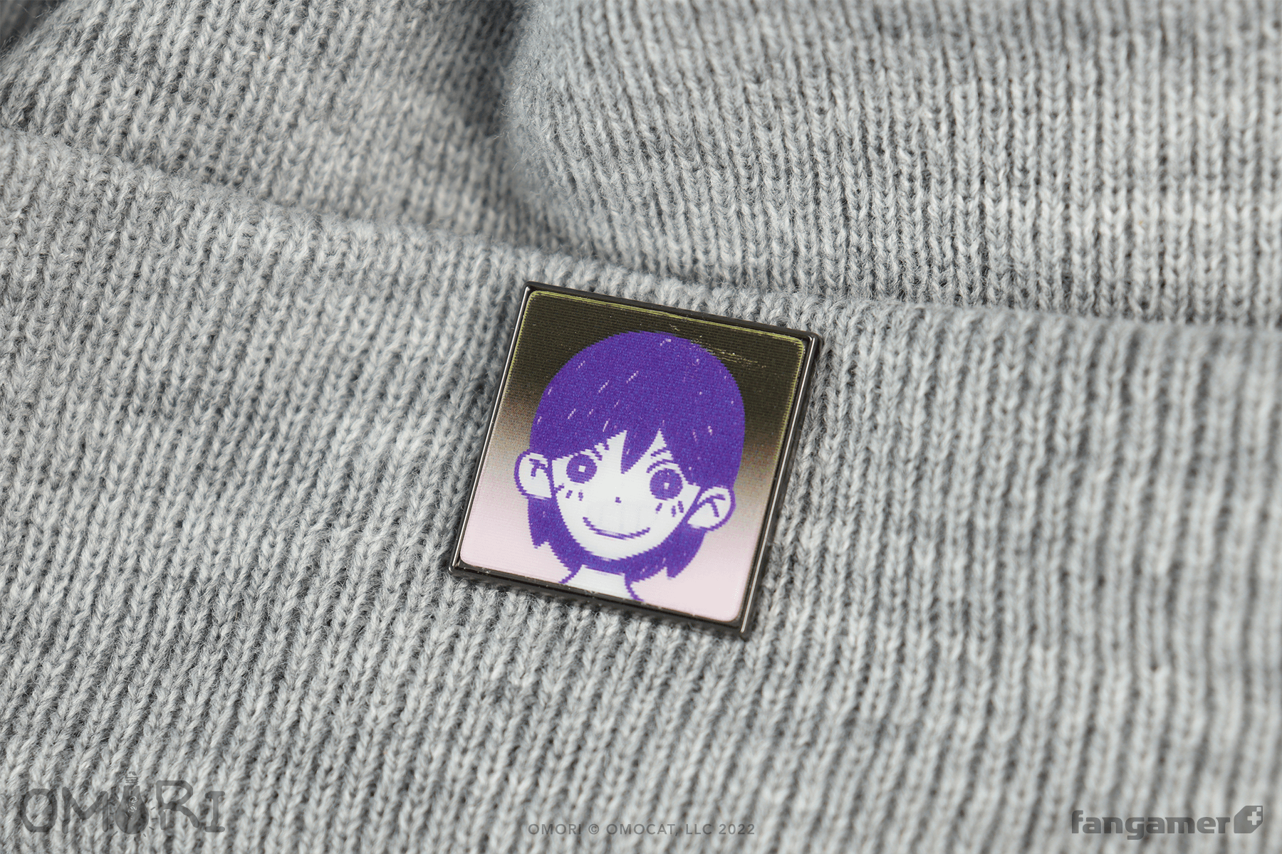 OMORI」- ケル“にこにこ” レンチキュラーピンバッジ - Fangamer Japan OMORI」- ケル“にこにこ” レンチキュラーピンバッジ - Fangamer Japan